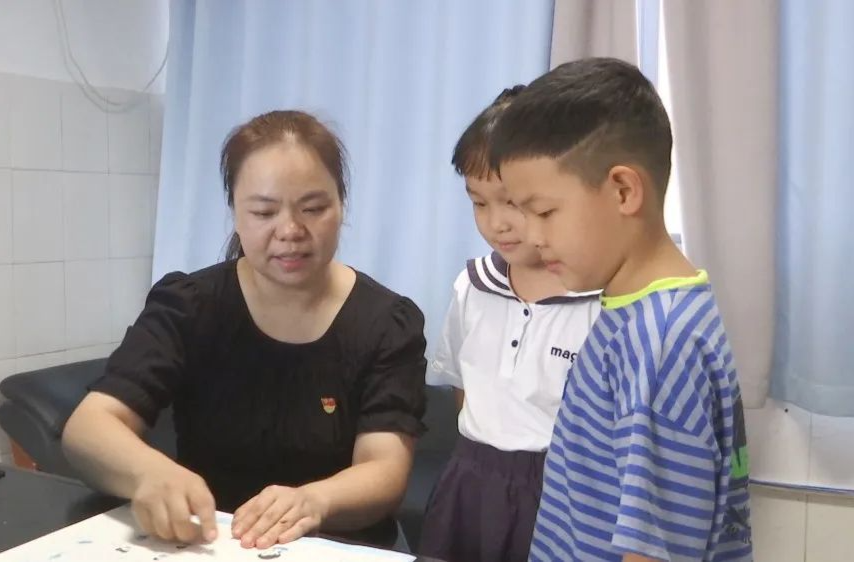 祝丰完小教师黄薇：用爱护航 付出心血育桃李