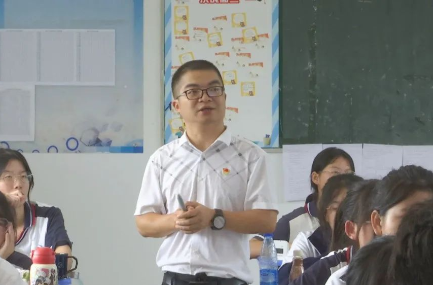 西洞庭一中教师 谢家宏：躬耕教坛 永葆初心