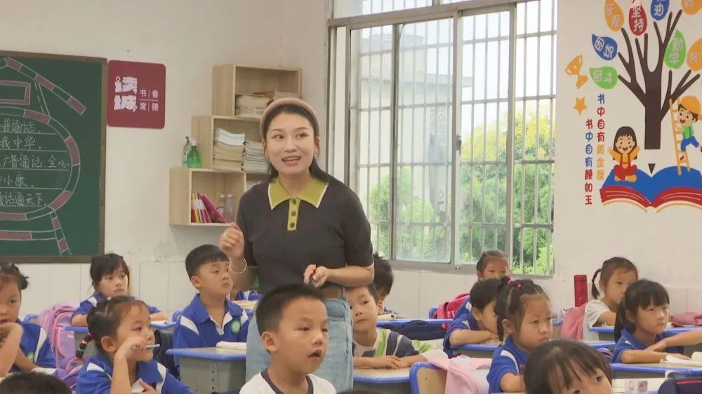 望洲完小张梦：以爱之名 点亮学生的心灵之光