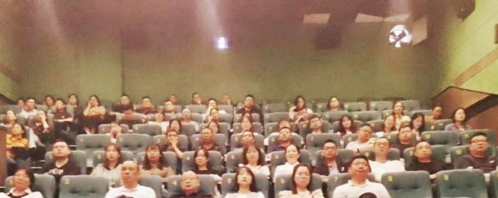 我区组织党员干部观看电影《八百矿工上井冈》