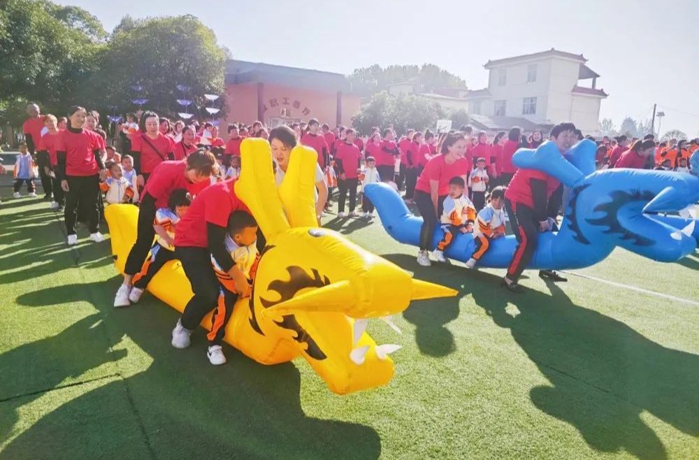 西洞庭中心幼儿园举行“最美中国红”亲子趣味运动会
