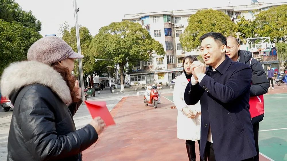 常德市紅十字會來我區(qū)開展“紅十字博愛送萬家”活動