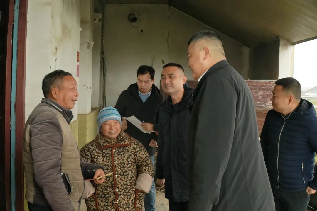 辛勤春节前走访慰问伤残军人和困难户