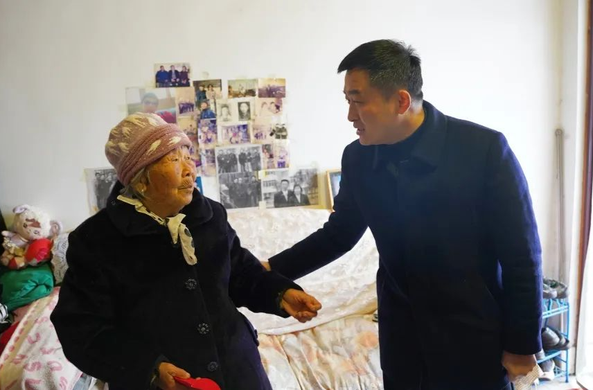 郑涵文走访慰问教育系统困难教职工