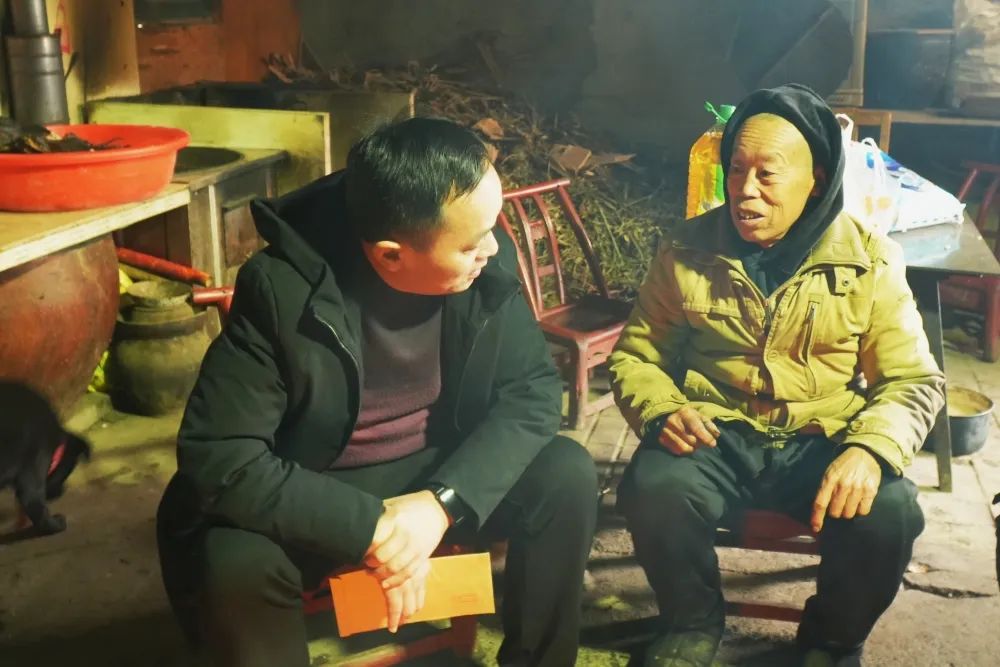 彭小林春节前走访慰问送温暖