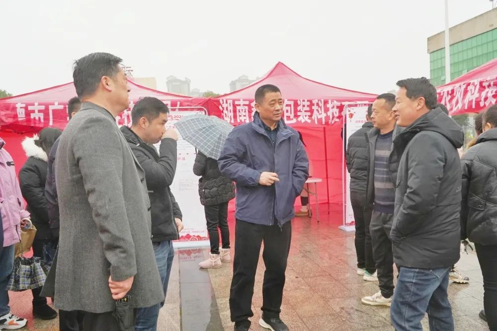 西洞庭管理区举行2024年“春风行动”现场招聘会