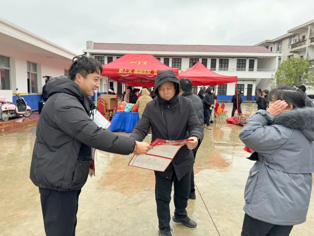 就业不用去远方，理想岗位在家乡 区人社局联合蒿子港镇举办新春招聘会