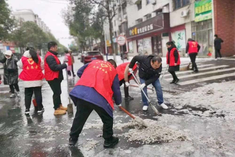 西洞庭：党员干部筑牢融雪除冰“温暖防线”