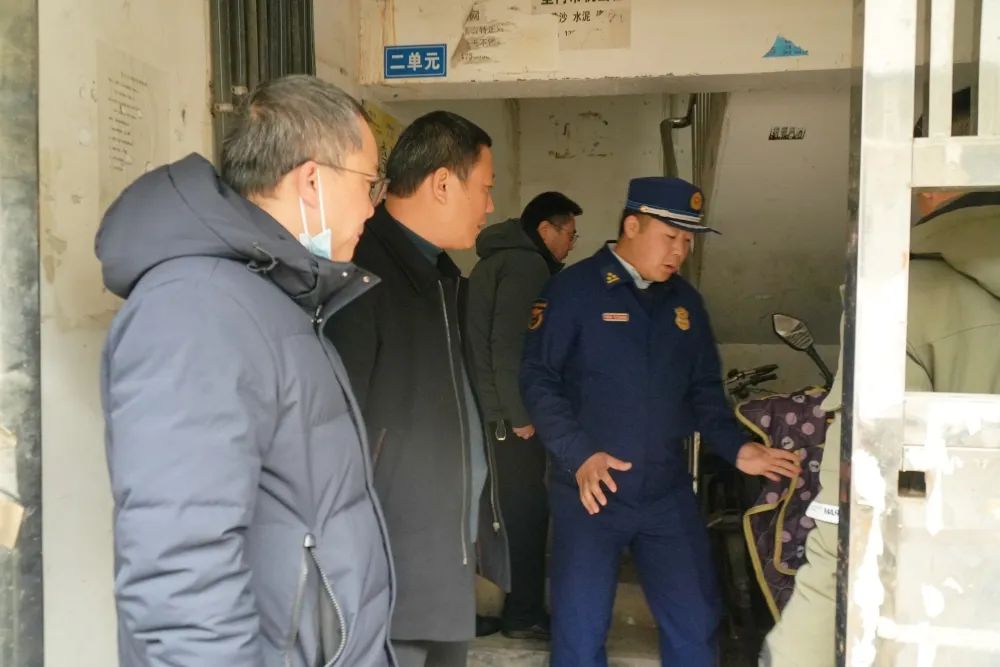 我区开展城区住宅小区电动车充电督导检查