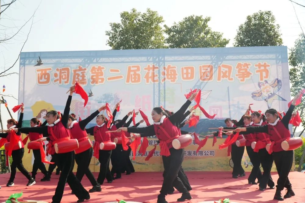 西洞庭第二届花海田园风筝节社区专场文艺演出火热进行