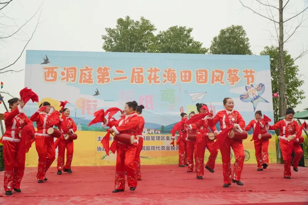 我区第二届花海田园风筝节白芷湖社区专场文艺演出举行