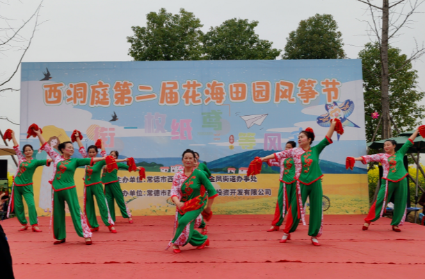 西洞庭第二届花海田园风筝节东北湾社区专场文艺演出圆满落幕