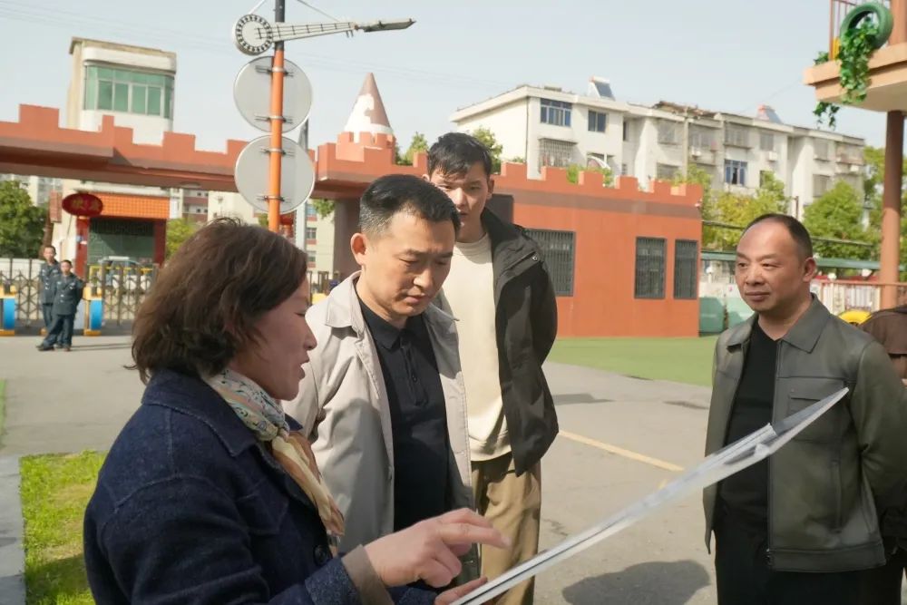 郑涵文实地督导学校企业食品安全“两个责任”落实情况