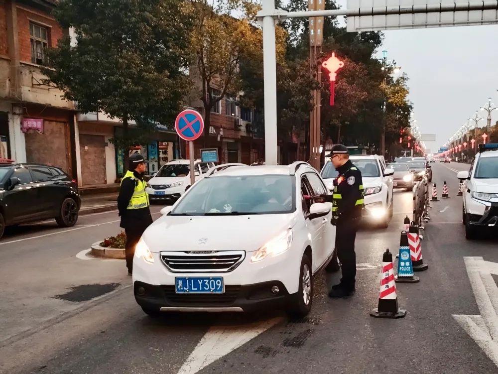 春雷行动︱常“治”才能“酒”安！西洞庭交警严查酒驾不停歇