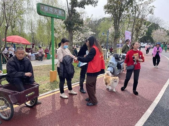 西洞庭管理区应急管理局（水利局）开展 保护水资源 助力河长制志愿服务活动