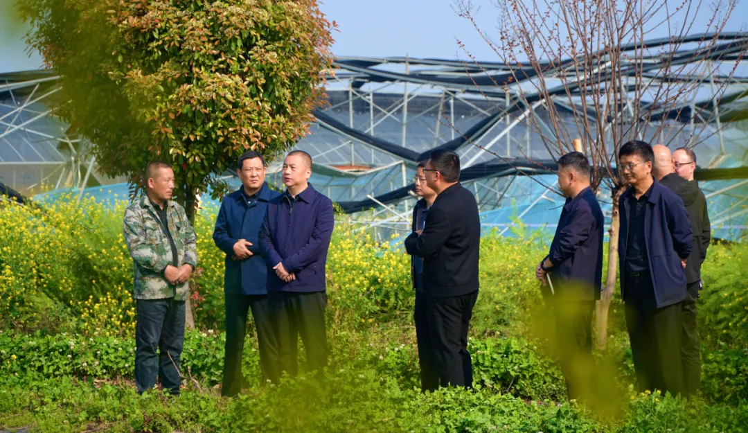 刘爱军实地走访联点村和农业大户