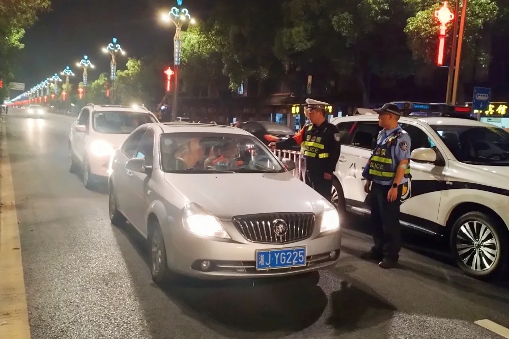【交通顽瘴痼疾整治】区公安分局交警大队：宣整并举，酒醉驾集中整治进行时……