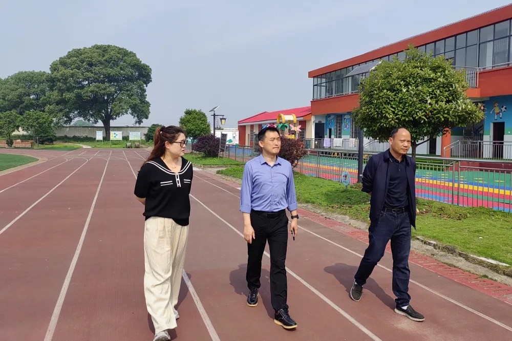 科学谋划 合理布局 加快推进教育事业优质均衡发展——区领导郑涵文调研教育系统调整布局工作