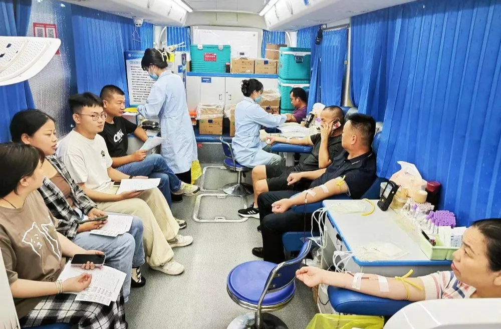 传递37℃的爱︱西洞庭：挽袖献爱心 热血显担当