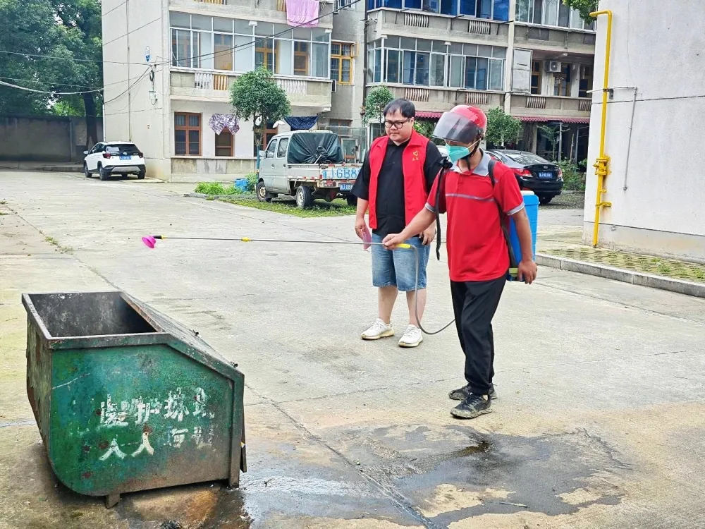 【國家衛(wèi)生城鎮(zhèn)創(chuàng)建】龍泉街道：汛后消殺不放松 “小細(xì)節(jié)”筑牢“健康堤壩”