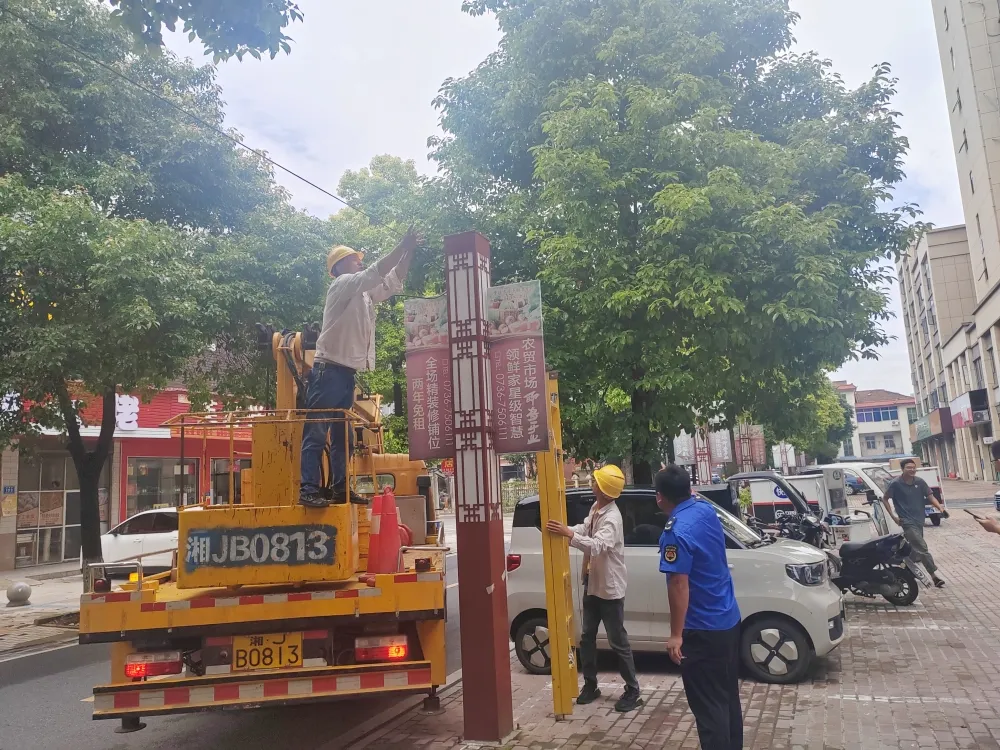 区综合行政执法局：捋齐“空中飞线” ·劝引流动摊贩，提升西洞庭城镇精细化管理水平