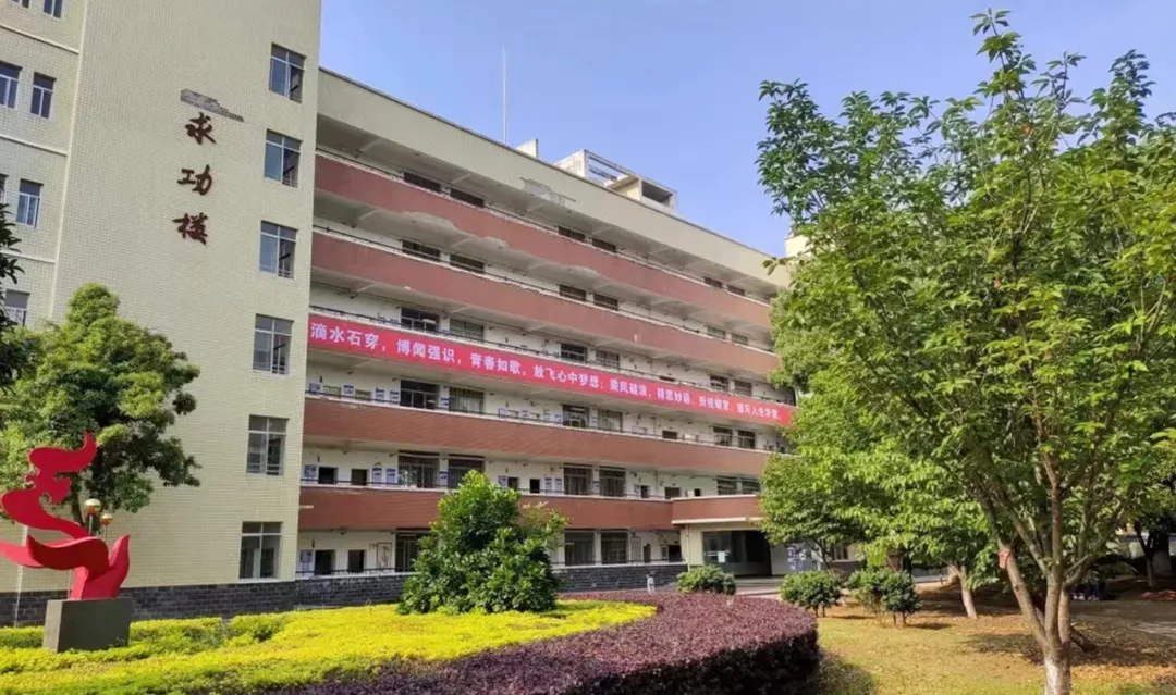 西洞庭一中开展暑期全员大家访 听青春成长之音