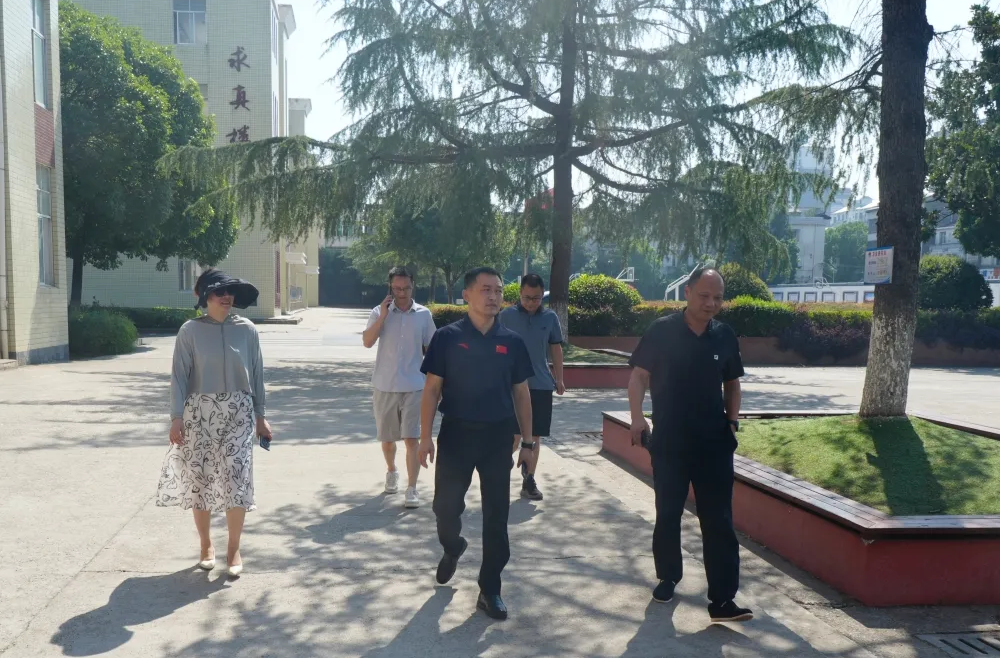 郑涵文督导检查2024年秋季开学工作