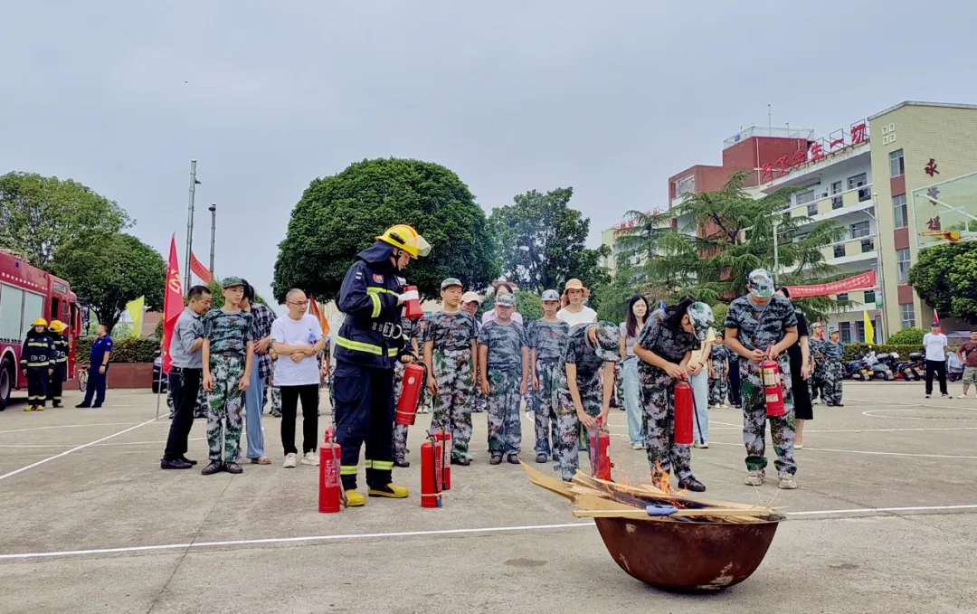 抓好安全演练，筑牢安全防线 ——西洞庭一中开展消防应急疏散演练活动