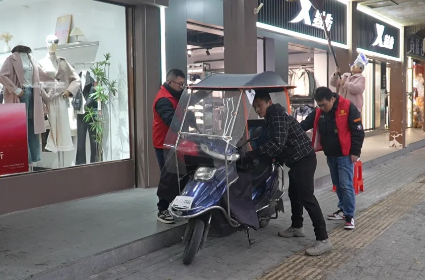 龙泉街道开展城区综合秩序整治行动
