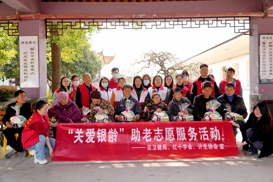区卫健局与区民政局联合开展“关爱银龄”助老志愿服务月活动
