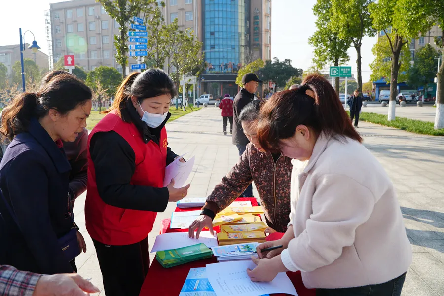 区疾控中心组织开展“预防流脑，共筑健康防线”知识宣讲活动