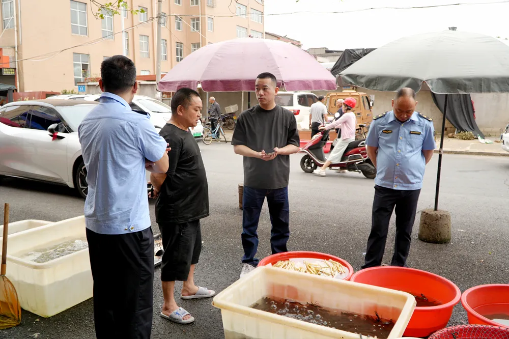 区市监局“五一”节前为农产品“把脉” 守好百姓“菜篮子” 确保群众吃得健康又放心