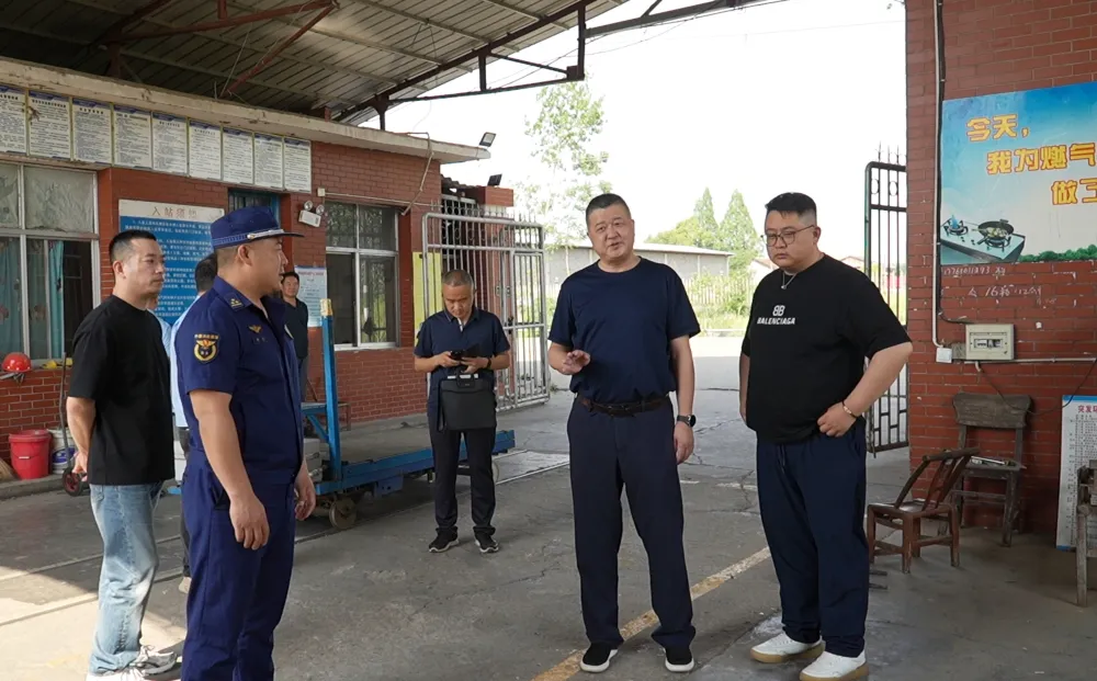 辛勤带队督查特种设备、食品安全及校园餐饮